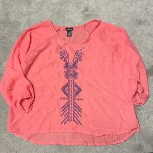 Rue 21 pink 3/4 inch sleeve with cool design on front. Size S